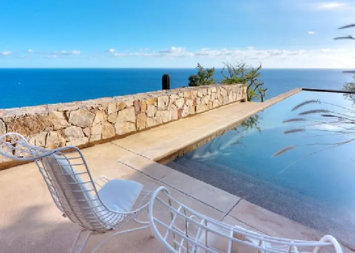 Finisterra Villa *